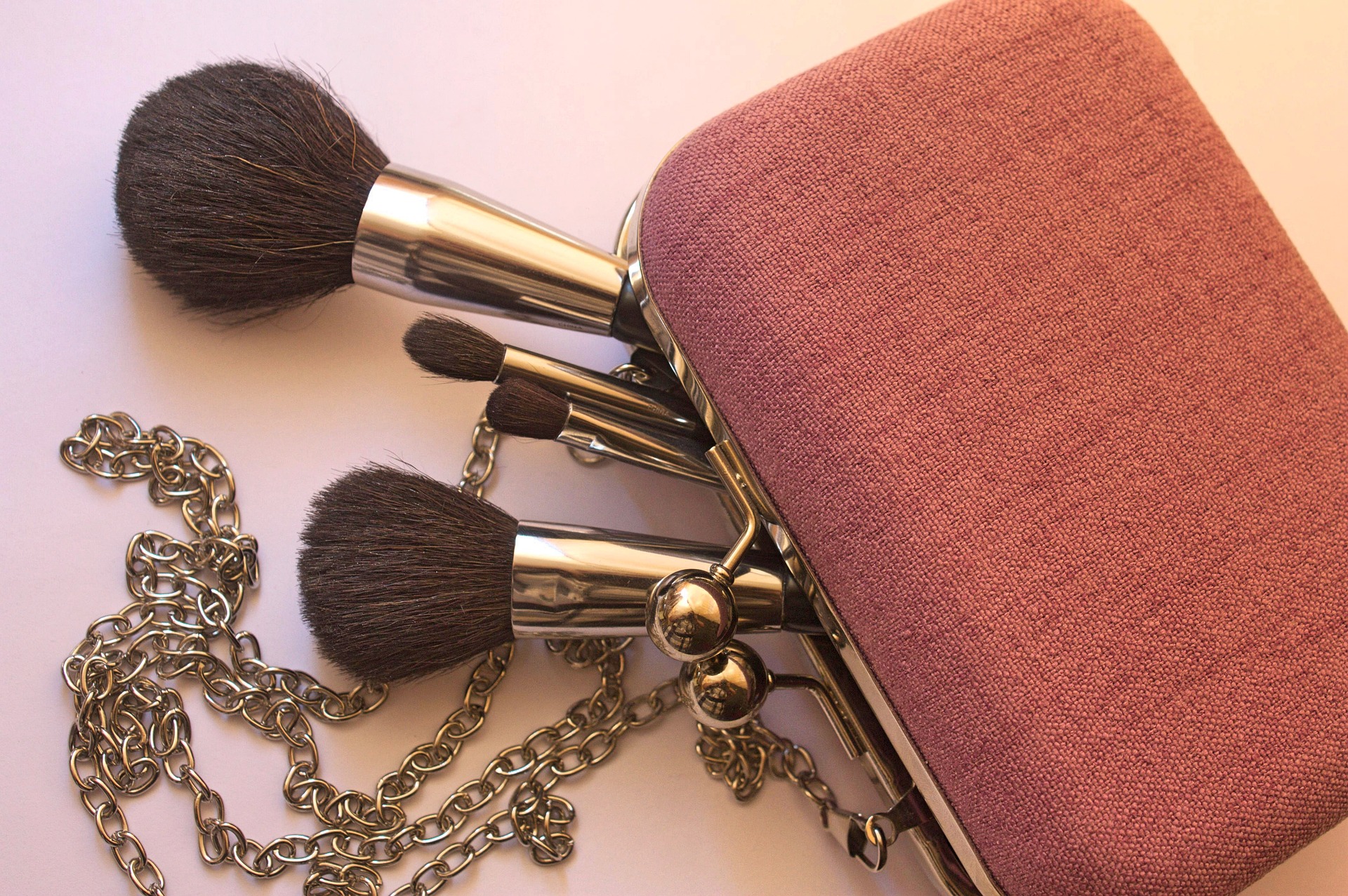 Makeup Brushes Dirtier Than Toilet Seats, Researchers Confirm
